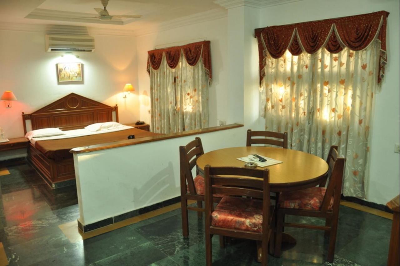 Gāndhīdhām Hotel Chandan מראה חיצוני תמונה